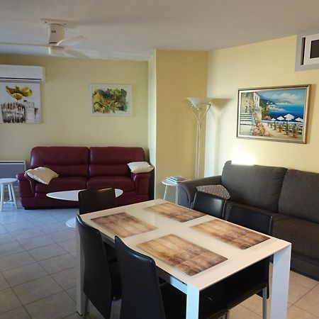 Appartement 6 Personnes Face A La Mer Cagnes-sur-Mer Eksteriør billede