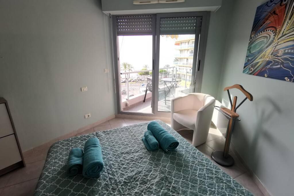 Appartement 6 Personnes Face A La Mer Cagnes-sur-Mer Eksteriør billede